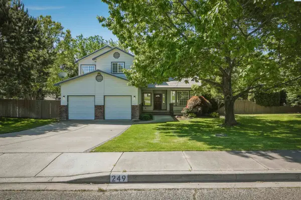 249 Ashwood St, Richland, WA 99352
