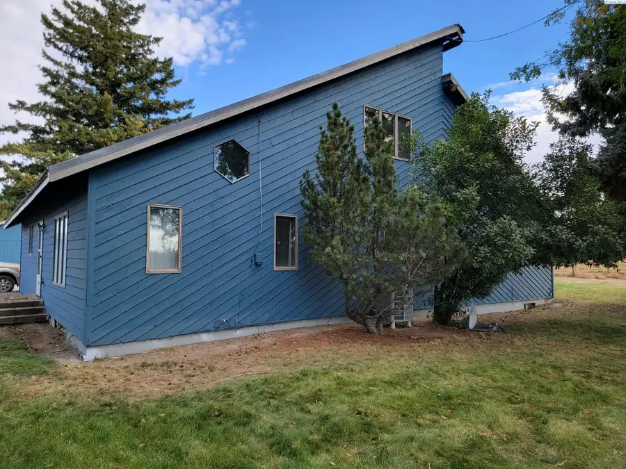 2241 Olmstead Rd, Grandview, WA 98930 - #3