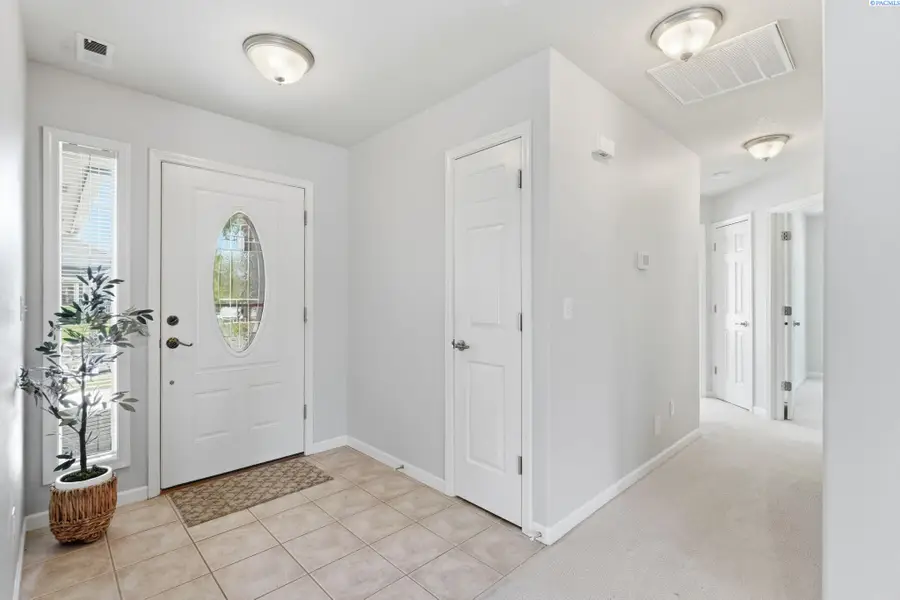 4203 Valencia Dr, Pasco, WA 99301 - #2
