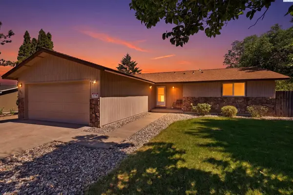 821 S Young St, Kennewick, WA 99336