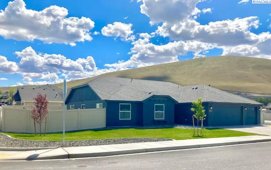 3895 Curtis Dr, West Richland, WA 99353 - #2