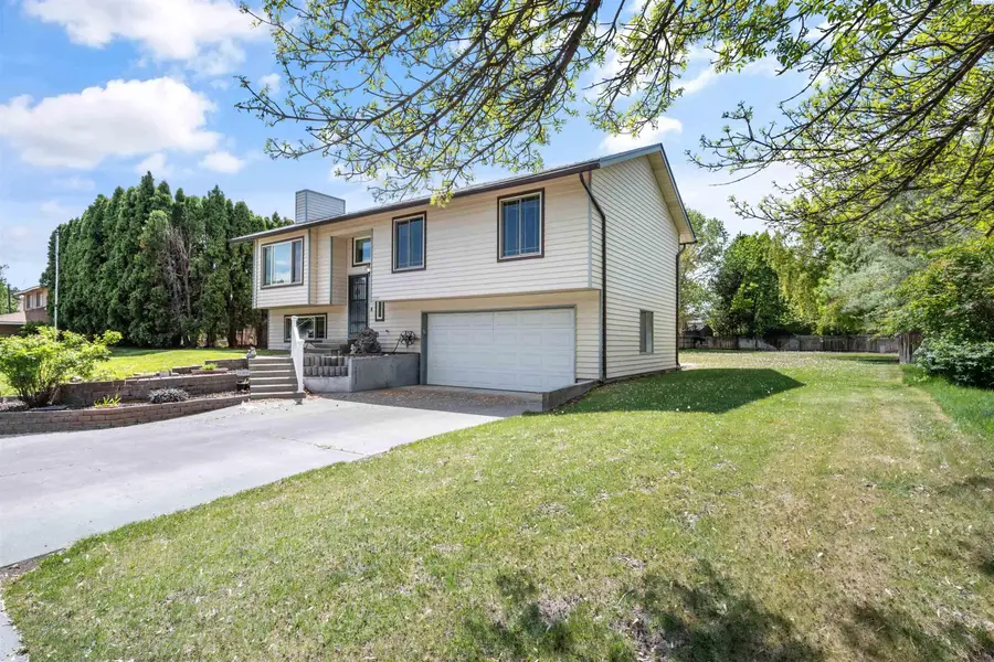 2225 Blue Jay Lane, West Richland, WA 99353 - #2