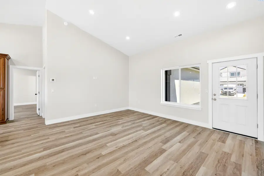 213 Victoria St, Sunnyside, WA 98944 - #2