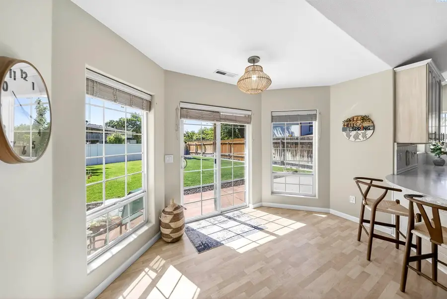 4805 W Robin Ct, West Richland, WA 99353 - #2