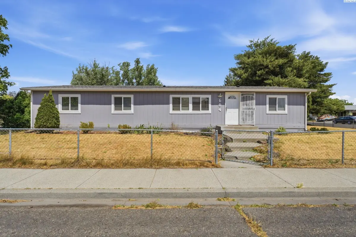 604 N Elm Ave, Pasco, WA 99301 - #1