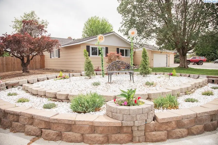 620 N Buntin Pl, Kennewick, WA 99336 - #2