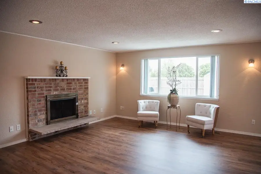 620 N Buntin Pl, Kennewick, WA 99336 - #3