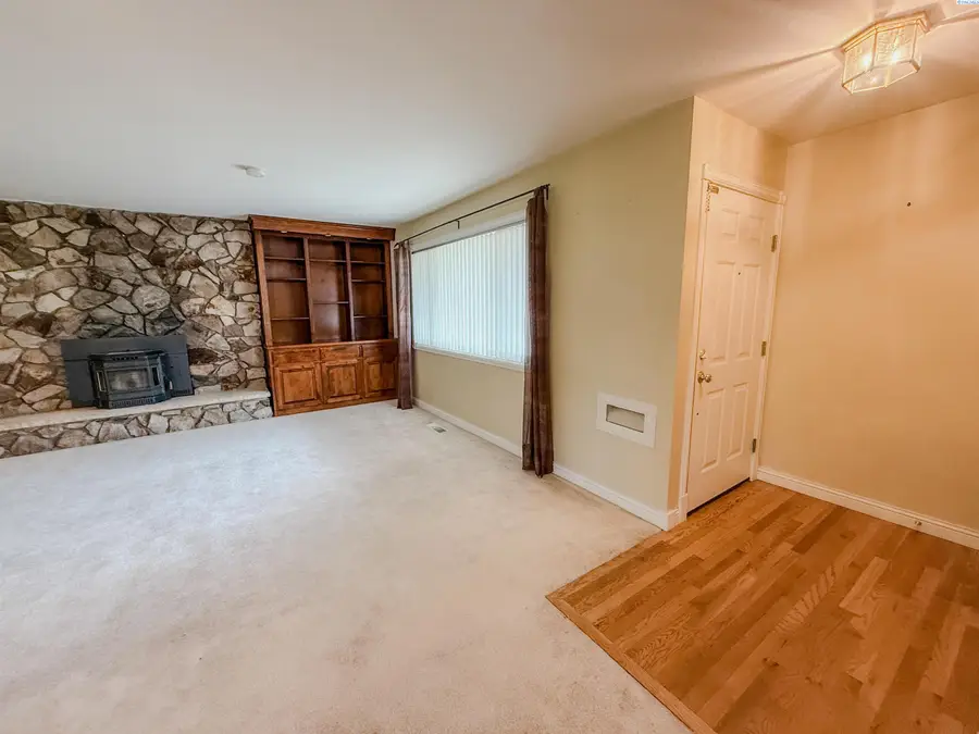 316 W 21st Ave, Kennewick, WA 99337 - #2