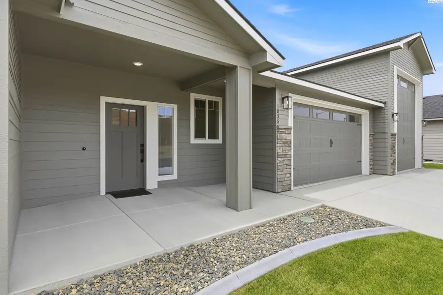 1035 Thebes St., West Richland, WA 99353 - #3