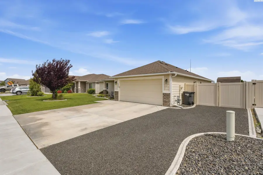 8205 Coldwater Dr, Pasco, WA 99301 - #2