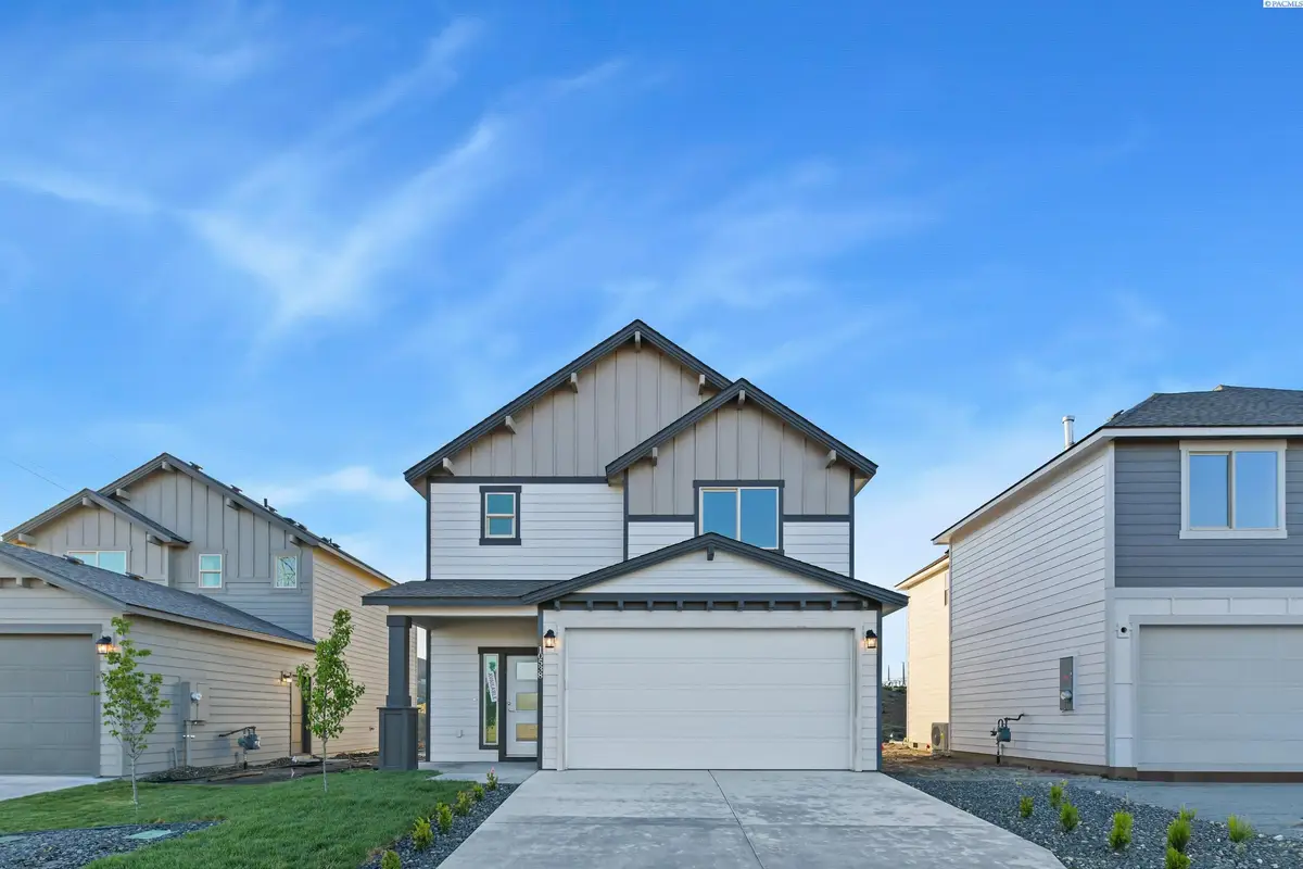 10538 Clearwater Dr, Kennewick, WA 99336 - #1