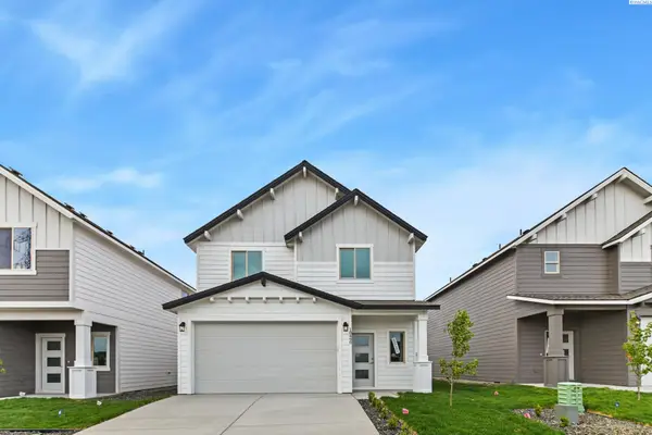 10490 Clearwater Dr, Kennewick, WA 99336