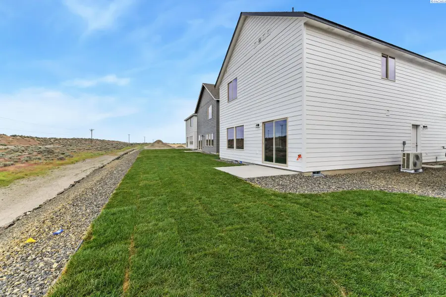 10490 Clearwater Dr, Kennewick, WA 99336 - #3
