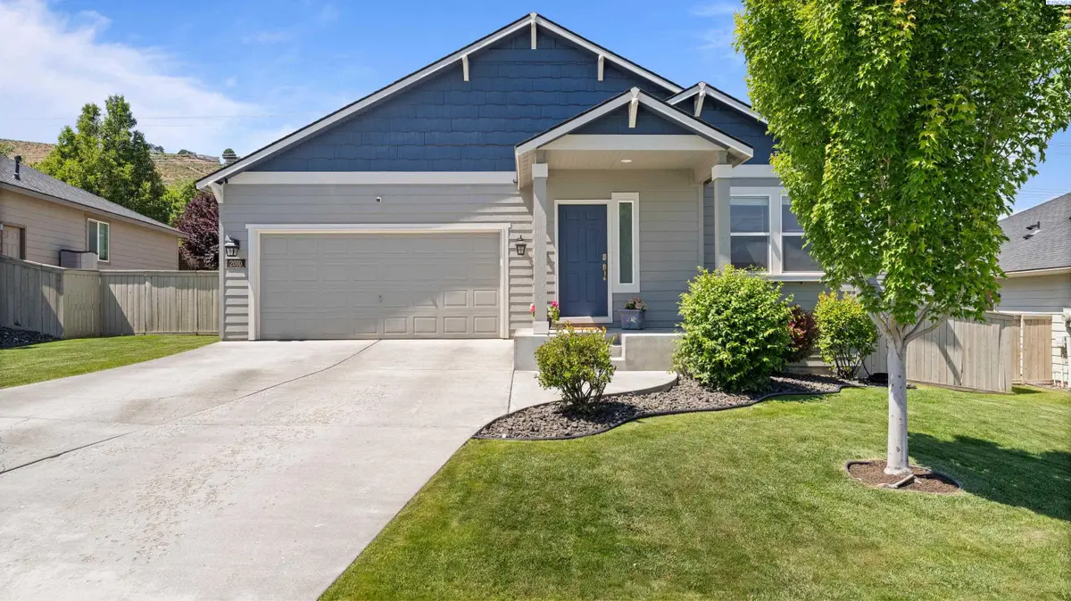 2010 S Kellogg Pl, Kennewick, WA 99338 - #1