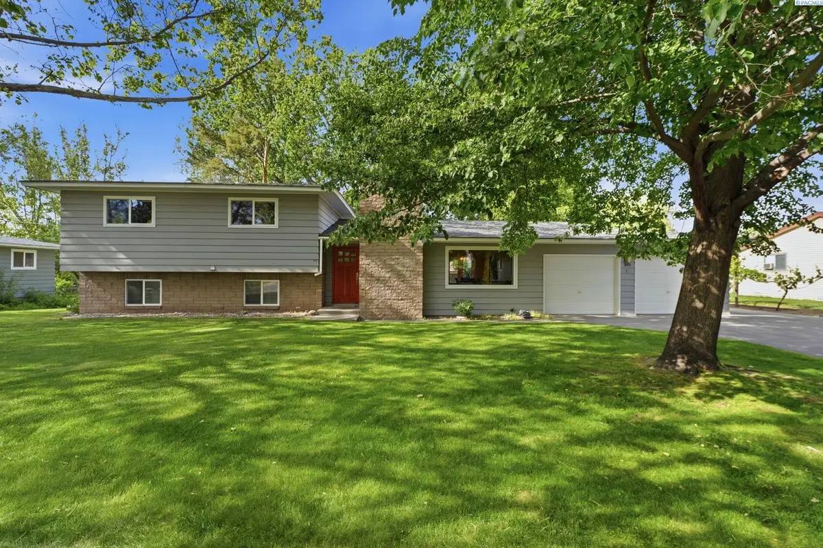 810 W 24th Ave, Kennewick, WA 99337 - #1
