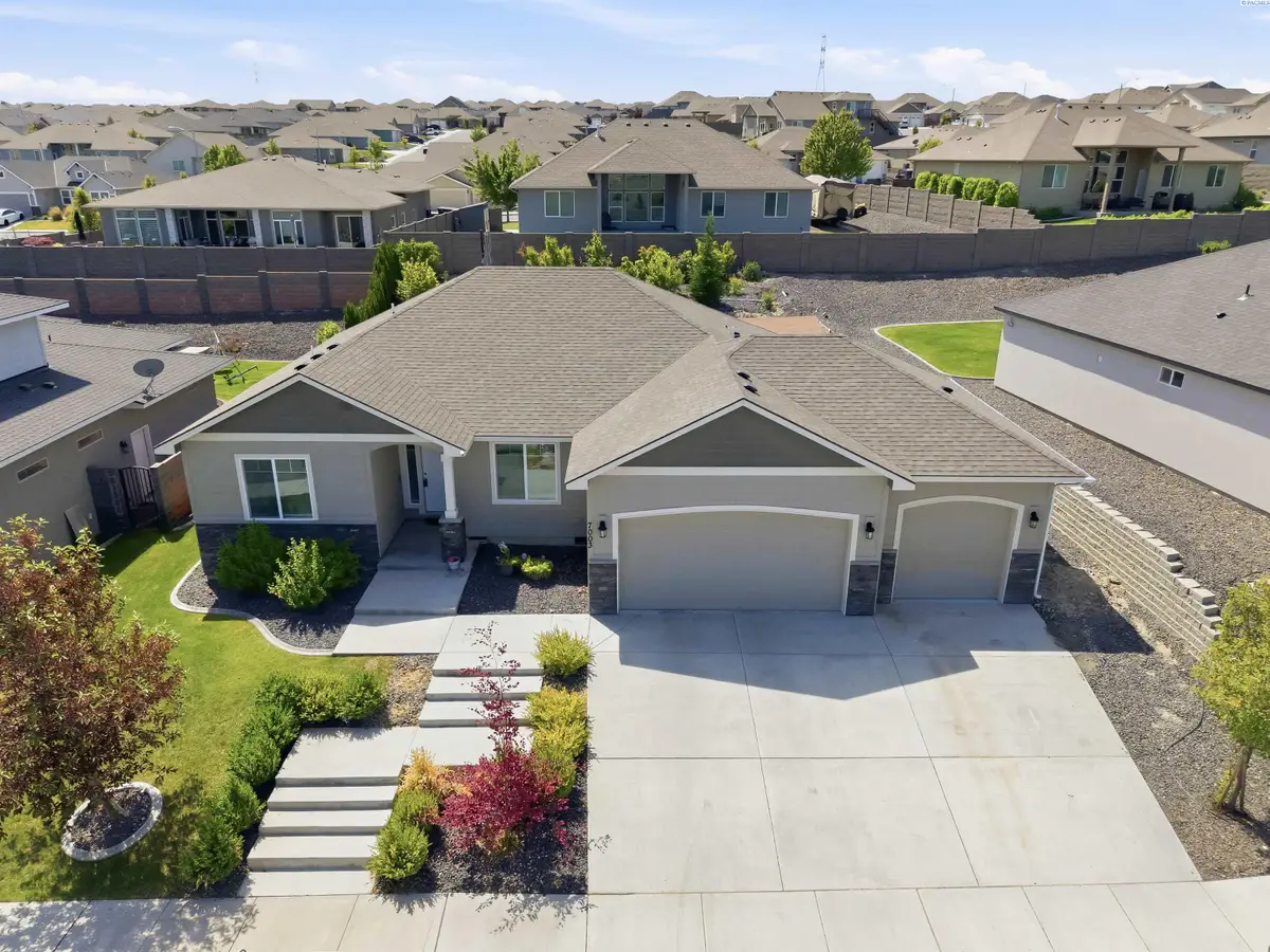 7003 W 32nd Ave, Kennewick, WA 99338 - #1
