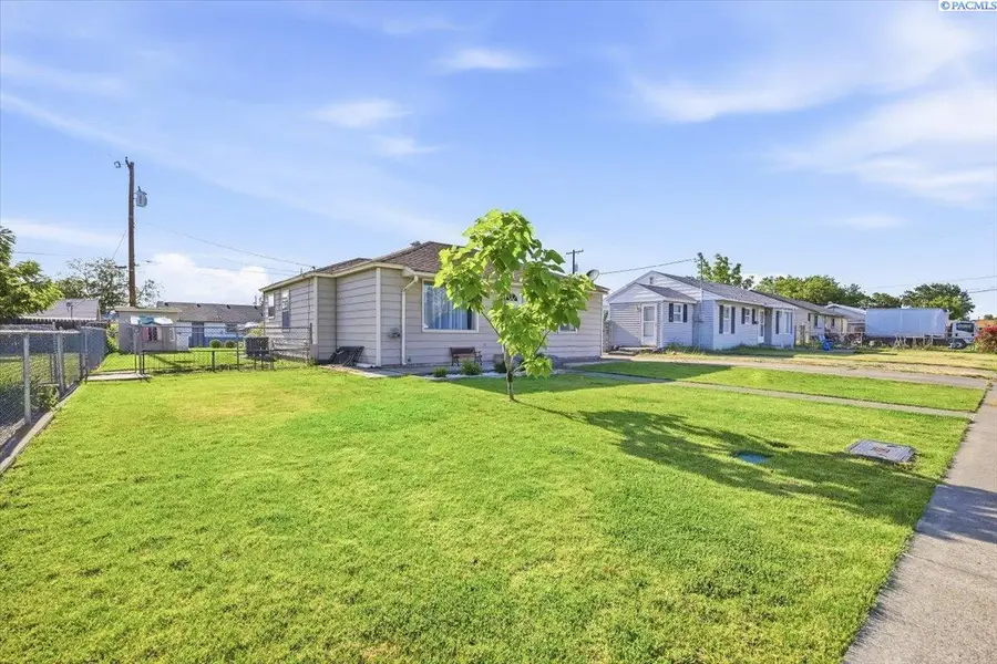 1818 N 11th Ave, Pasco, WA 93301 - #2