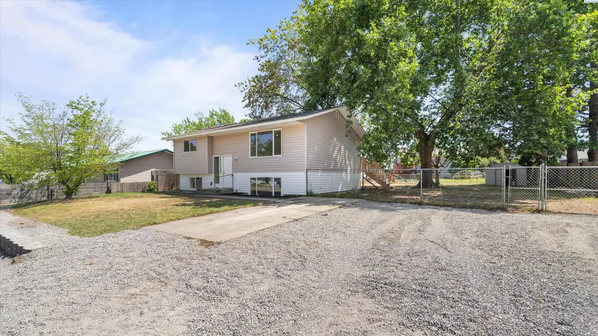 6008 W Okanogan Loop, Kennewick, WA 99336 - #1