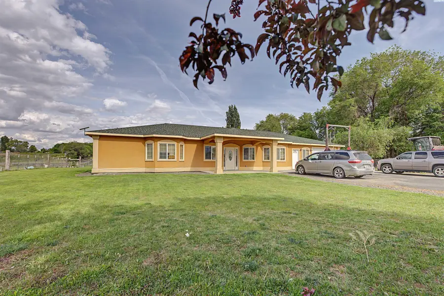 1811 Beam Rd, Granger, WA 98932 - #3