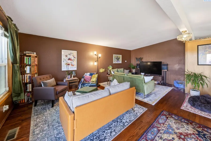 803 N Huntington St, Kennewick, WA 99336 - #3