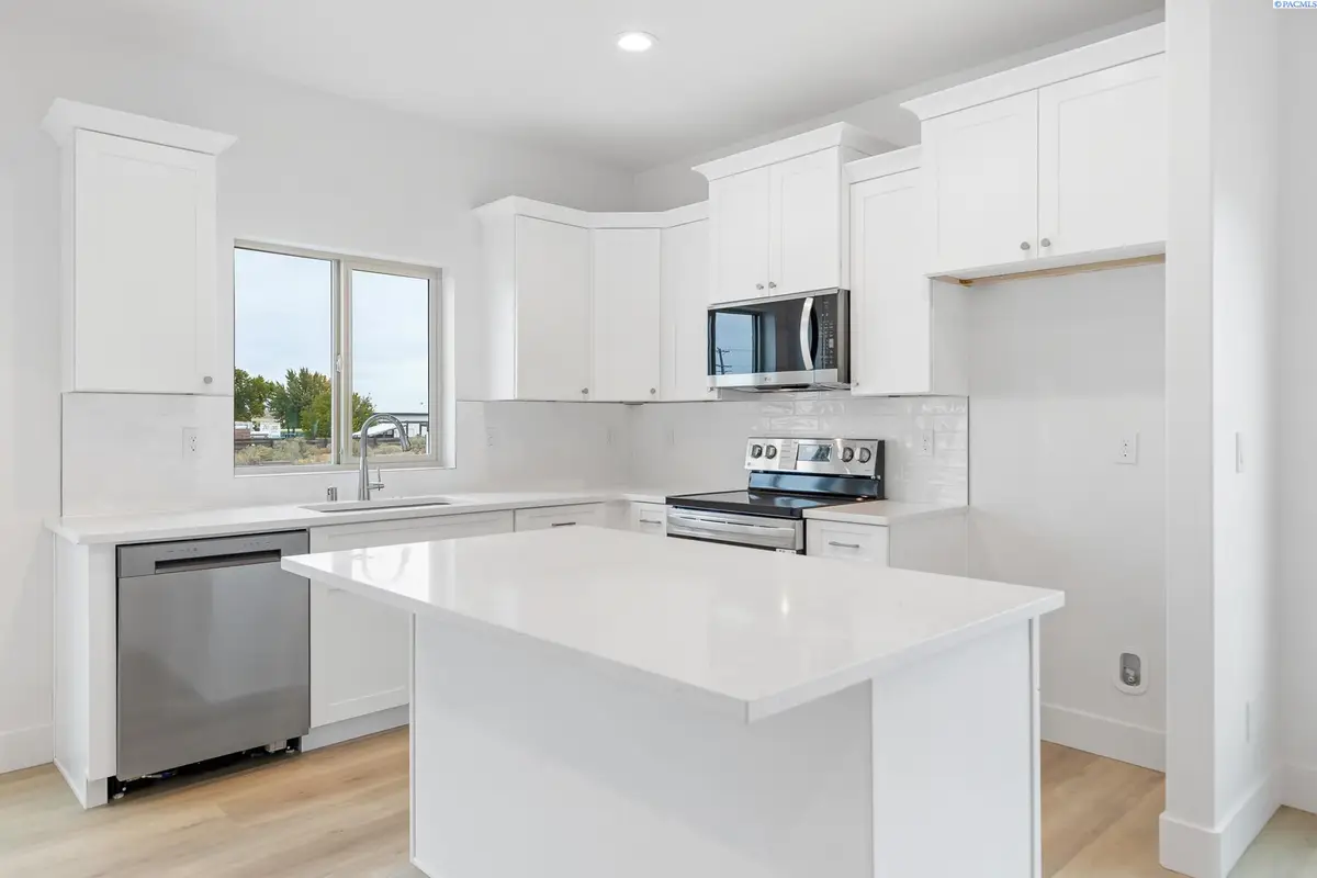 7632 Grapevine Ct, West Richland, WA 99353 - #1