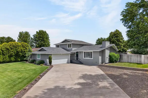 2134 Blue Jay Lane, West Richland, WA 99353