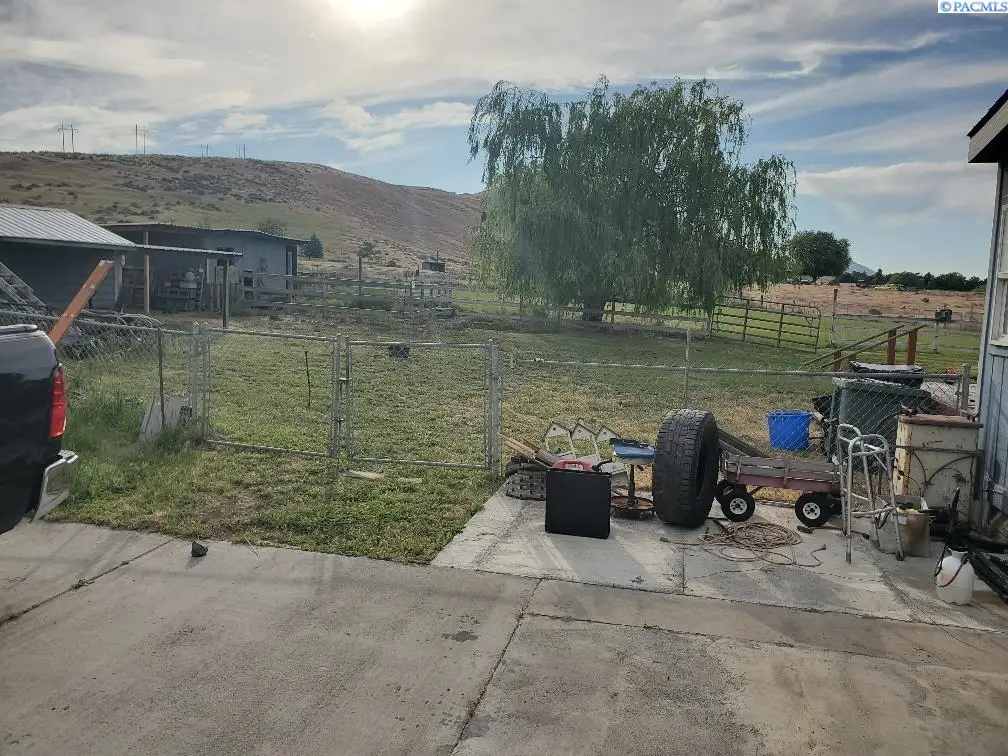 43808 E Mountain Pl, Benton City, WA 99320 - #1