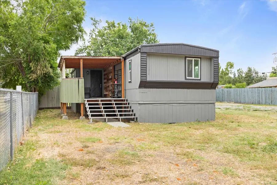 1070 N 61st Ave, West Richland, WA 99353 - #2