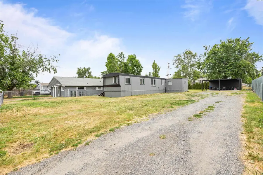 1070 N 61st Ave, West Richland, WA 99353 - #3