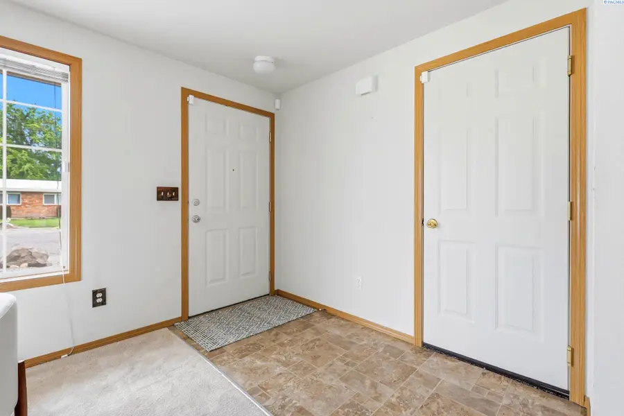 201 W 34th Ave, Kennewick, WA 99337 - #3