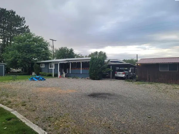 24524 S Oak Street, Kennewick, WA 99337