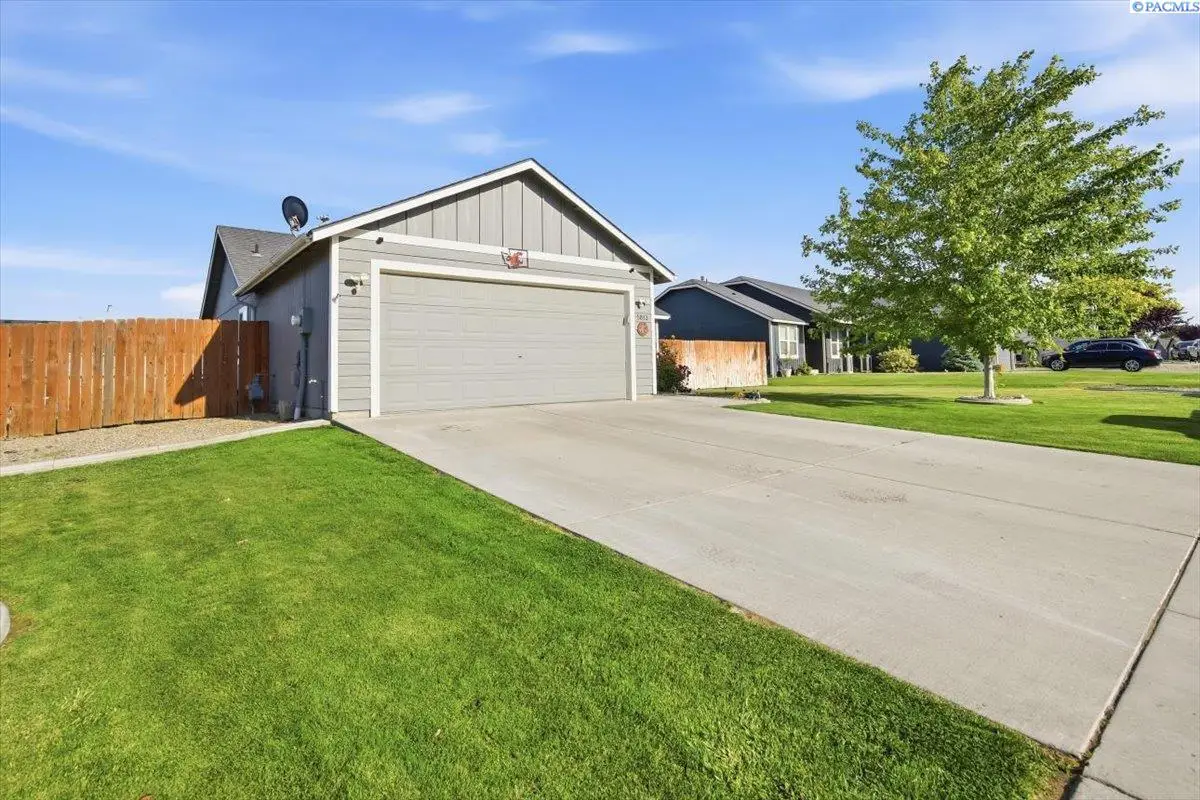 5813 Robert Wayne Dr, Pasco, WA 99301 - #1