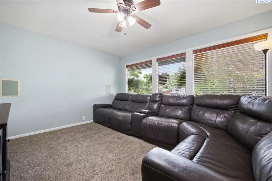 504 Blue St, Richland, WA 99354 - #3