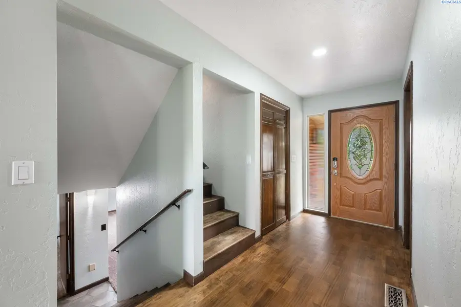 614 S Kellogg Street, Kennewick, WA 99338 - #2