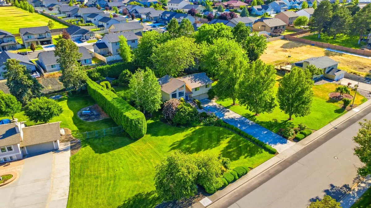 5217 W 26th Ave, Kennewick, WA 99338 - #1