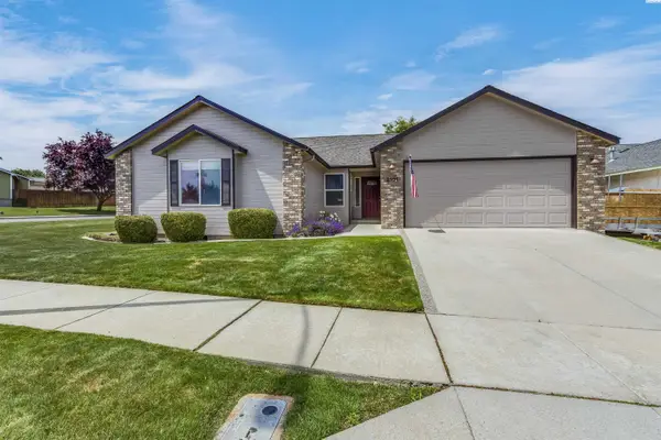 2101 S Arthur Loop, Kennewick, WA 99338