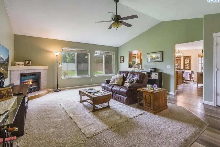 2101 S Arthur Loop, Kennewick, WA 99338 - #2