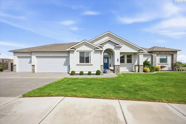 505 Thebes St., West Richland, WA 99353
