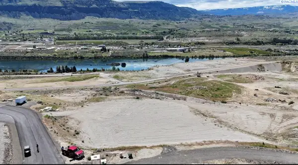 102 S Valiant Dr., East Wenatchee, WA 98802