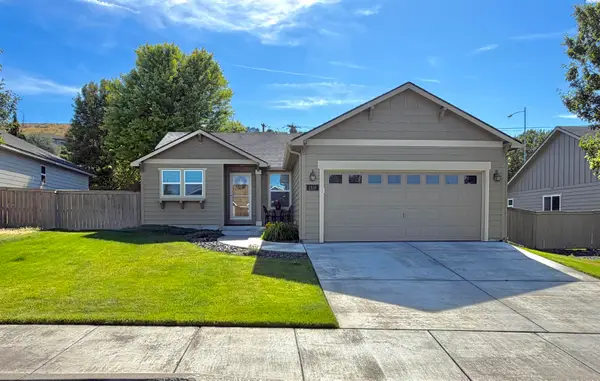 2104 S Kellogg Pl, Kennewick, WA 99338