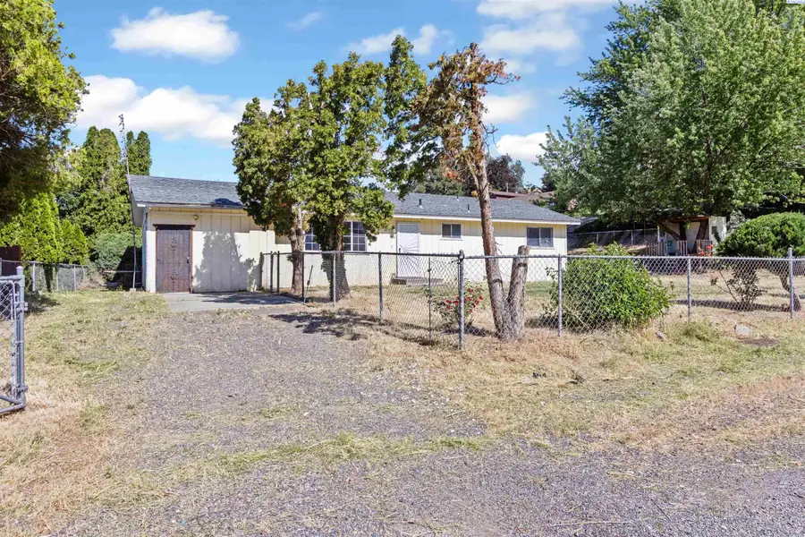 1034 Gum St, Prosser, WA 99350 - #3