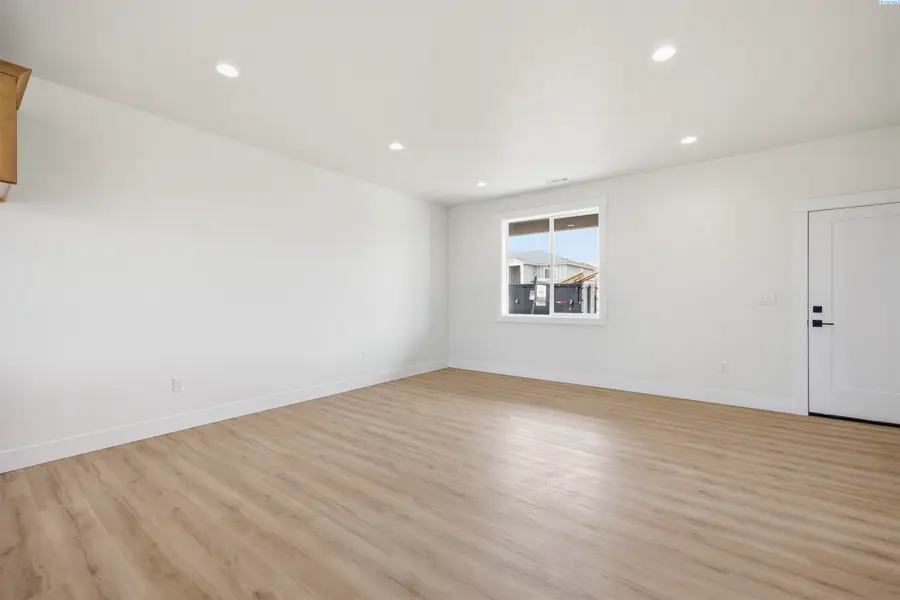 312 Victoria Street, Sunnyside, WA 98944 - #3