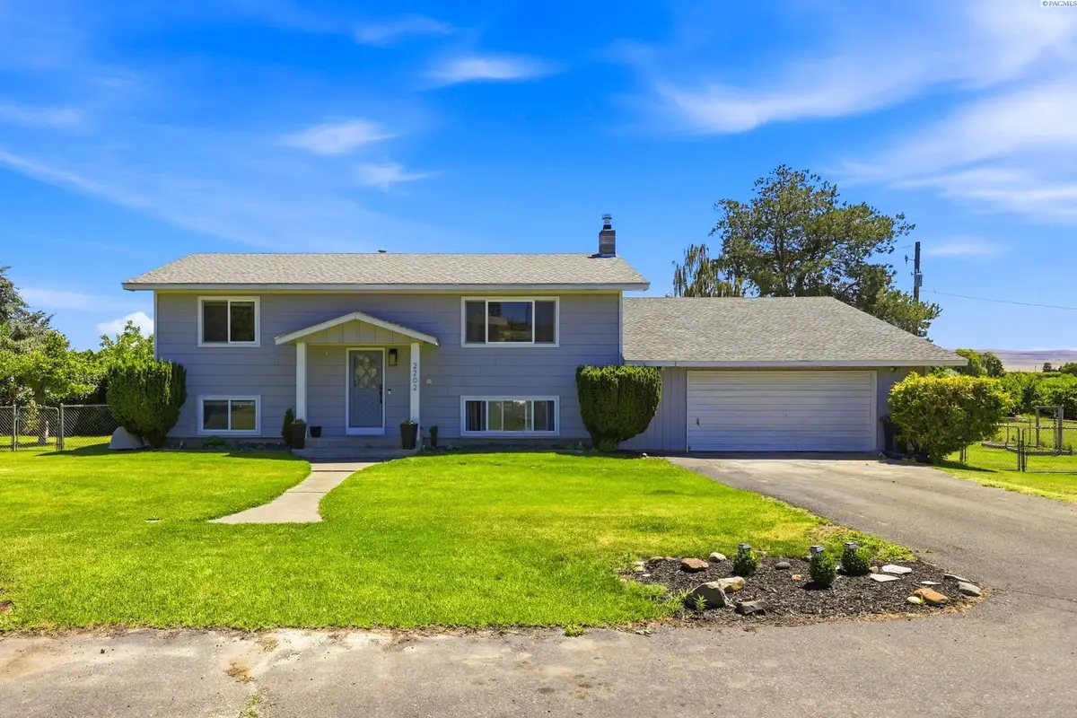 2202 Hill Drive, Grandview, WA 98930 - #1