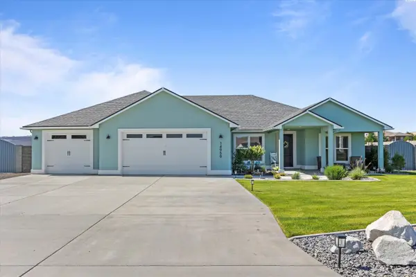 14959 S Furlong Ln, Kennewick, WA 99338