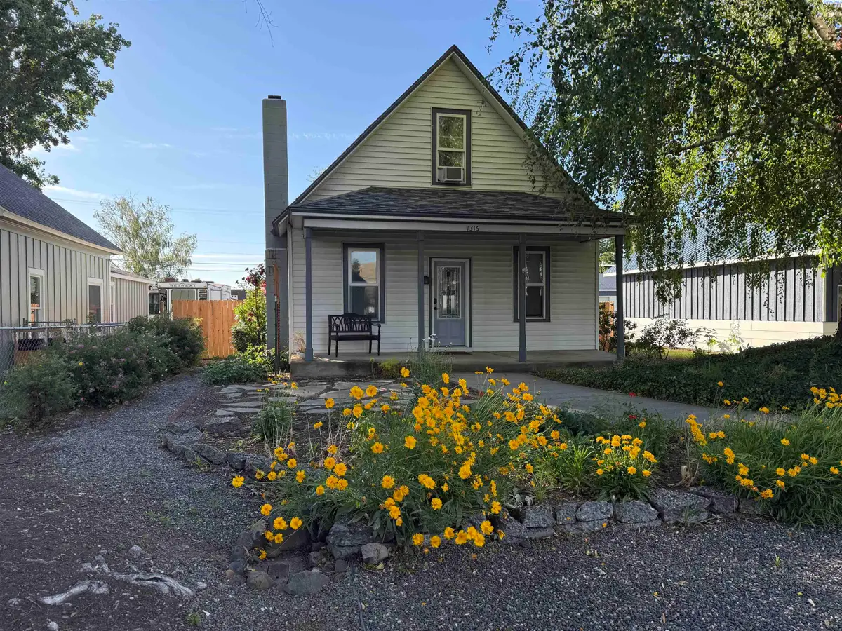 1316 Grant Ave, Prosser, WA 99350 - #1