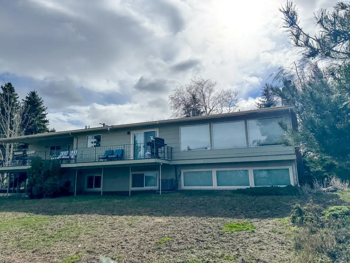 703 College St, Colton, WA 99113 - #1
