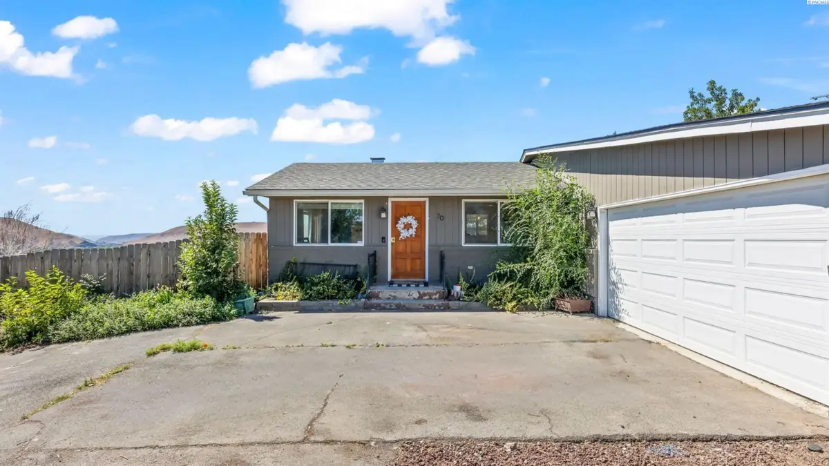 70 Herlou Drive, Selah, WA 98942-2720 - #1