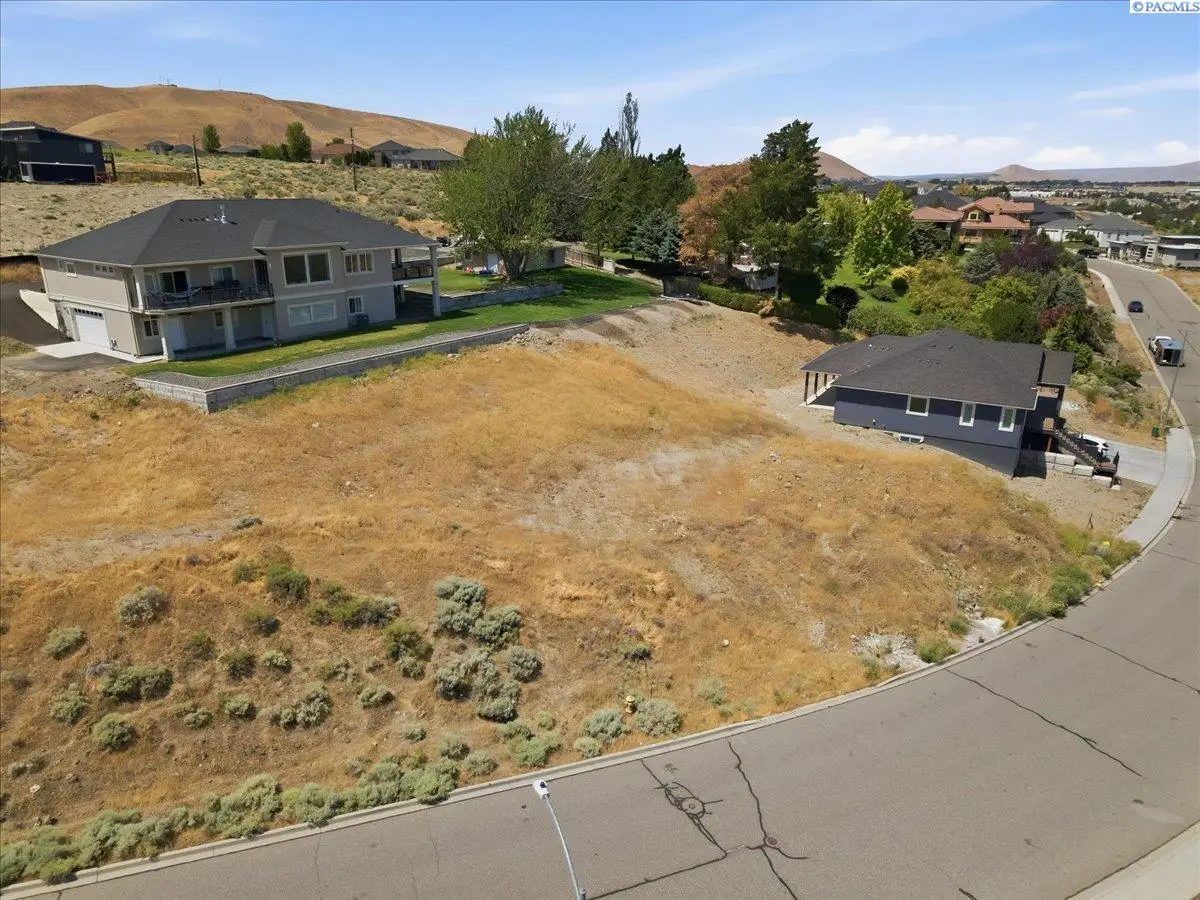 1051 Allenwhite Dr, Richland, WA 99352 - #1