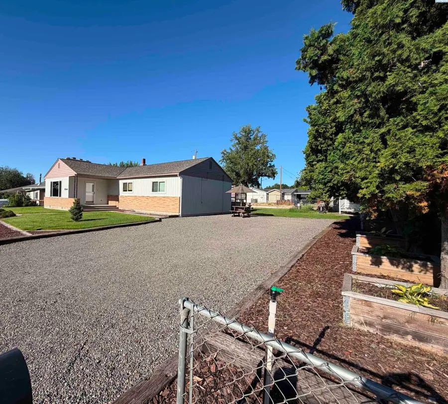 1044 Sadie St, Prosser, WA 99350 - #2
