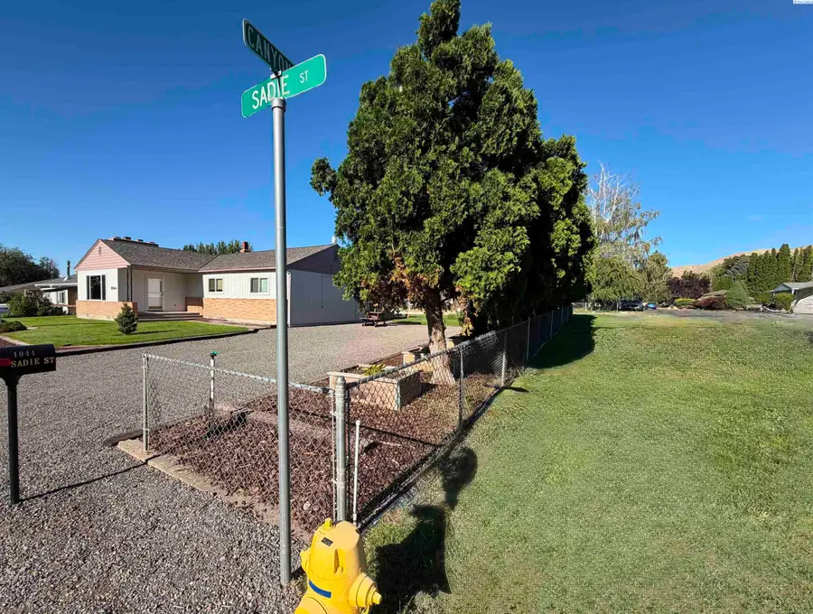 1044 Sadie St, Prosser, WA 99350 - #3